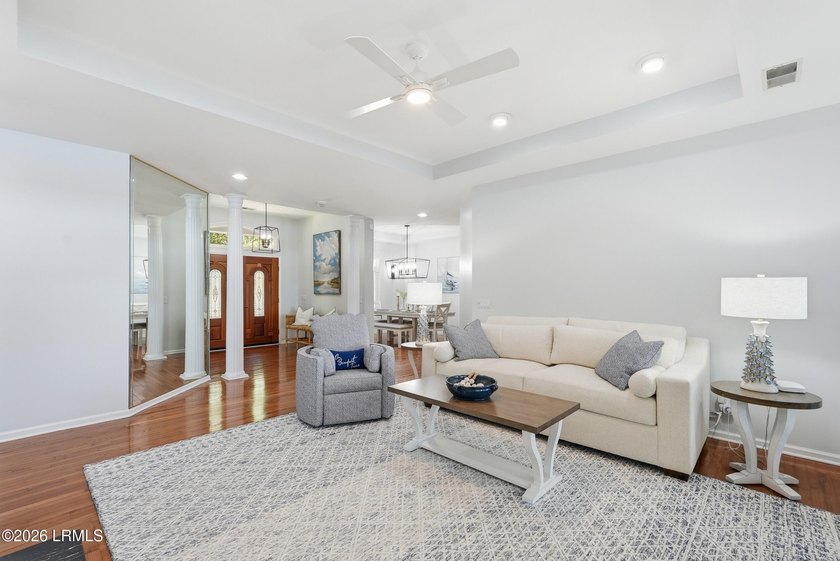 Ooo la la! Newly Renovated, Open Concept and a SHOW STOPPER! - photo 13