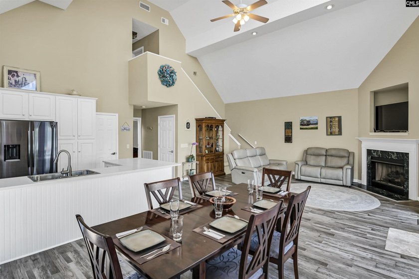 Rare find: Lake Murray waterfront living with big water, big - photo 14