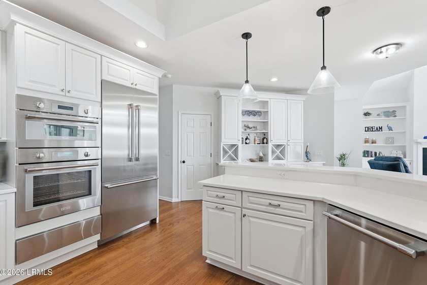 Ooo la la! Newly Renovated, Open Concept and a SHOW STOPPER! - photo 18