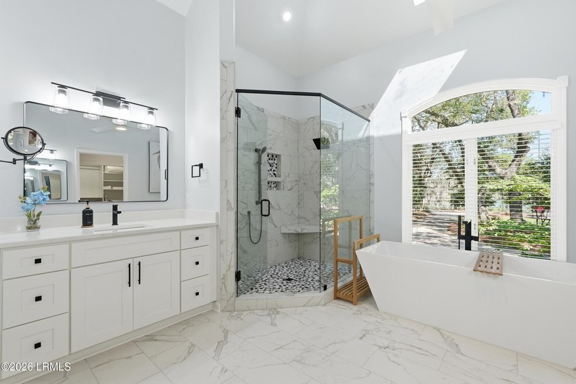 Ooo la la! Newly Renovated, Open Concept and a SHOW STOPPER! - photo 26