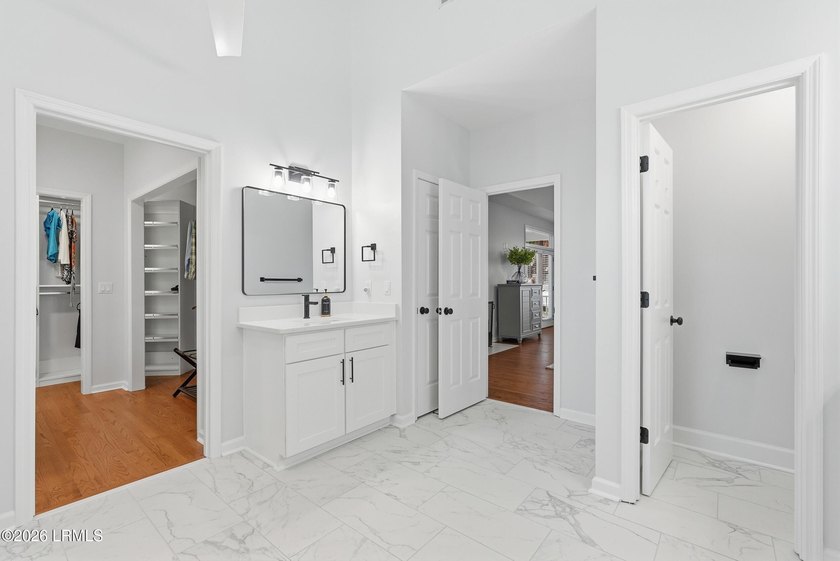 Ooo la la! Newly Renovated, Open Concept and a SHOW STOPPER! - photo 27