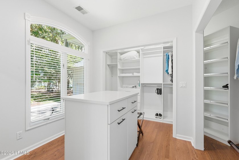 Ooo la la! Newly Renovated, Open Concept and a SHOW STOPPER! - photo 28