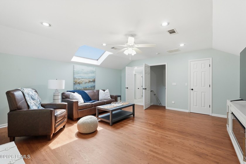 Ooo la la! Newly Renovated, Open Concept and a SHOW STOPPER! - photo 34