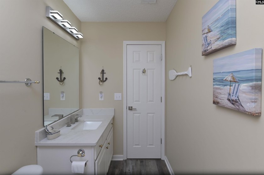 Rare find: Lake Murray waterfront living with big water, big - photo 38
