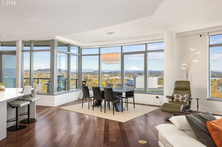 Experience penthouse living in the John Ross with this fully - photo 11