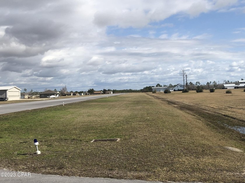 Welcome to Sandy Creek Airpark! A gated residential airpark - photo 12