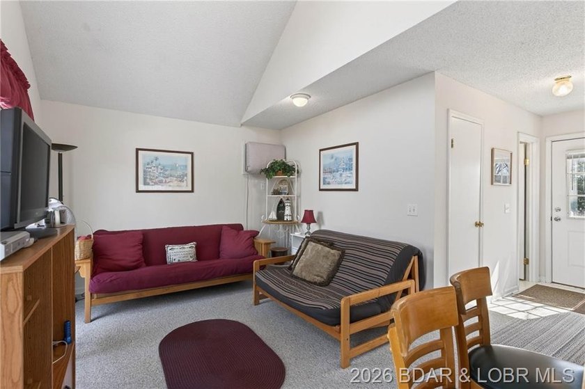 Lake of the Ozarks retreat located in the desirable Keithley's - photo 16
