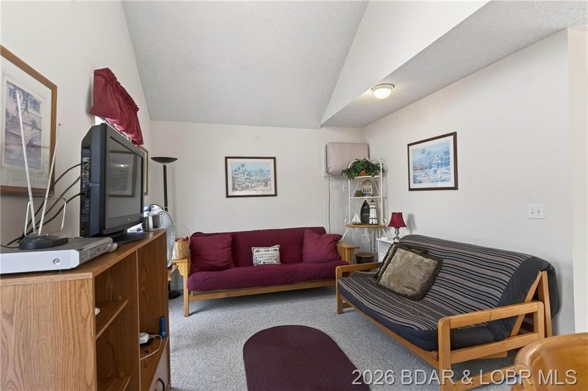 Lake of the Ozarks retreat located in the desirable Keithley's - photo 17