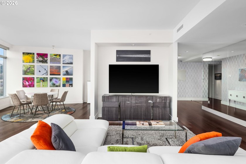 Experience penthouse living in the John Ross with this fully - photo 18