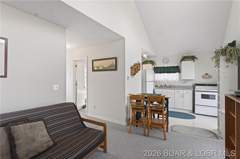 Lake of the Ozarks retreat located in the desirable Keithley's - photo 19