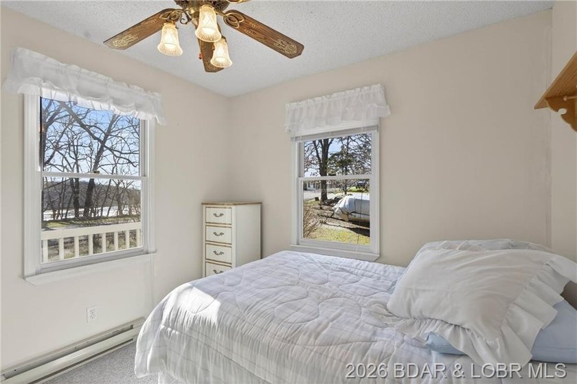 Lake of the Ozarks retreat located in the desirable Keithley's - photo 20