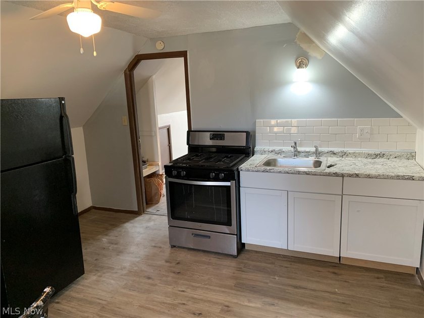 407 East 147th Street in Cleveland presents a fully occupied - photo 22