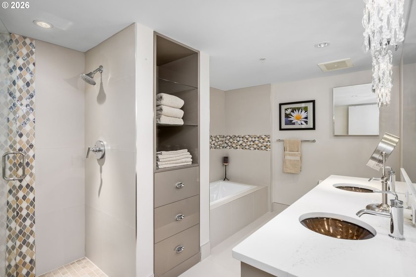 Experience penthouse living in the John Ross with this fully - photo 25