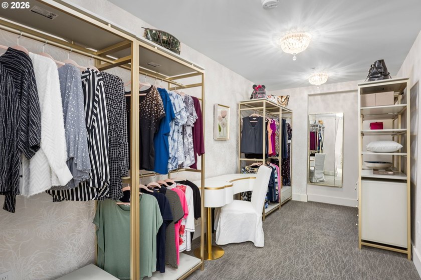 Experience penthouse living in the John Ross with this fully - photo 27