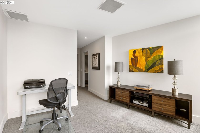 Experience penthouse living in the John Ross with this fully - photo 29