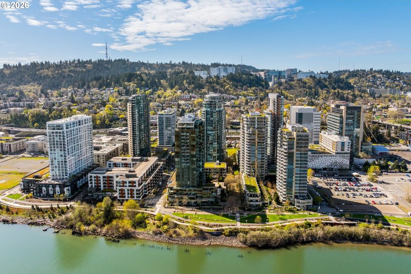 Experience penthouse living in the John Ross with this fully - photo 42