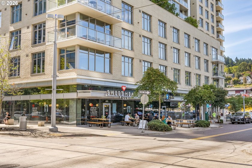 Experience penthouse living in the John Ross with this fully - photo 45