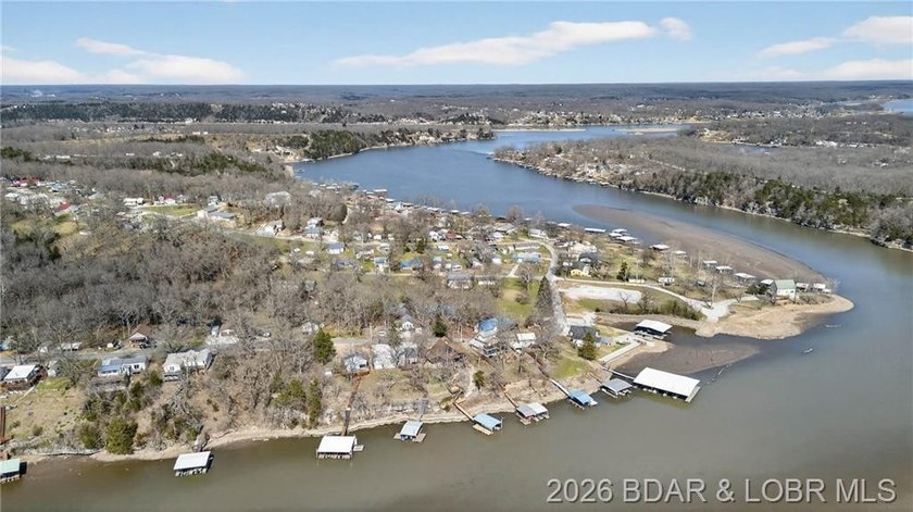 Lake of the Ozarks retreat located in the desirable Keithley's - photo 50