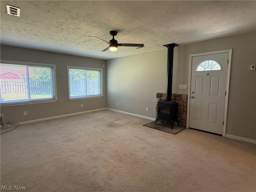 Welcome to this beautiful move-in-ready 3 bedroom 2 bath 1761 sq - photo 15