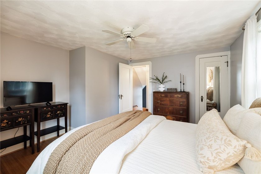 Welcome to 98 Wimbledon Road, where timeless architecture - photo 24