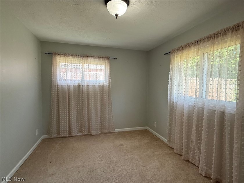 Welcome to this beautiful move-in-ready 3 bedroom 2 bath 1761 sq - photo 27