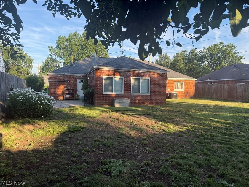 Welcome to this beautiful move-in-ready 3 bedroom 2 bath 1761 sq - photo 36