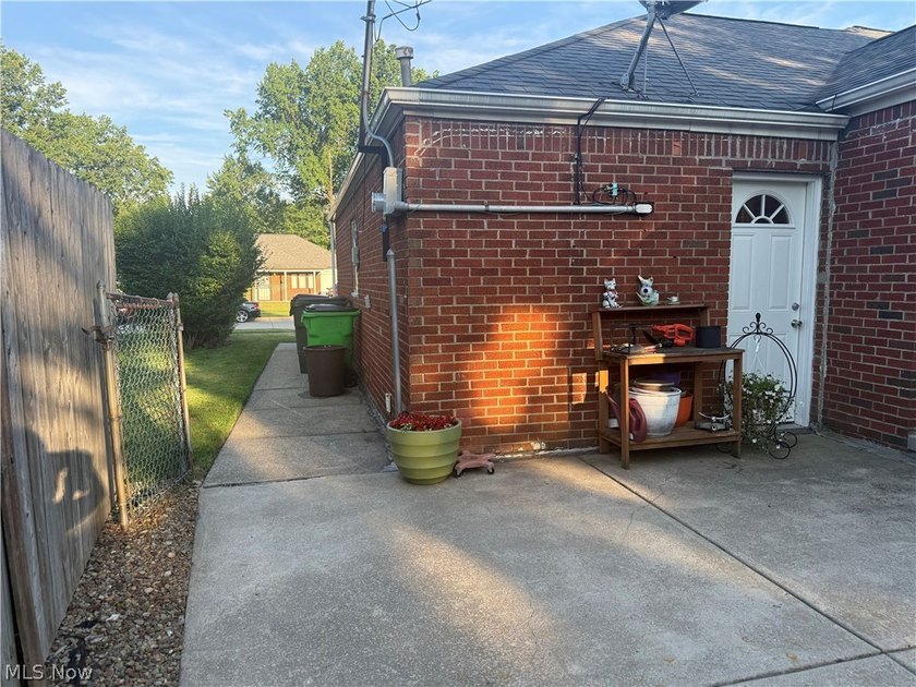 Welcome to this beautiful move-in-ready 3 bedroom 2 bath 1761 sq - photo 39