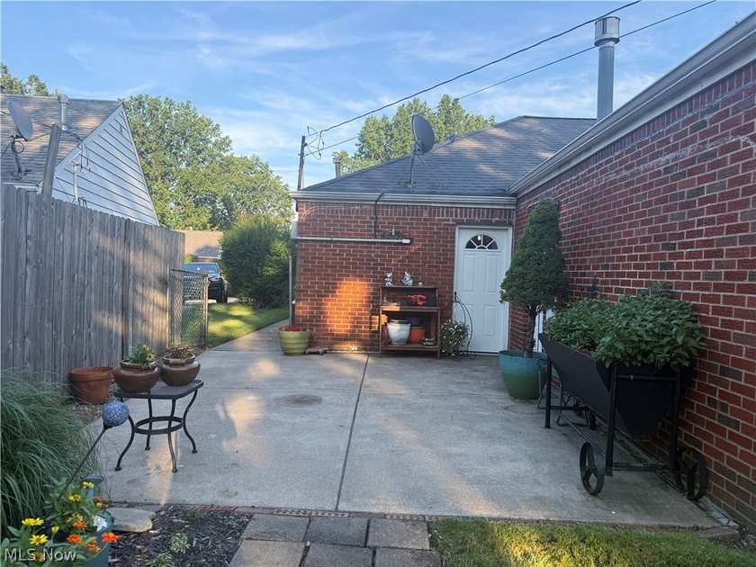 Welcome to this beautiful move-in-ready 3 bedroom 2 bath 1761 sq - photo 40