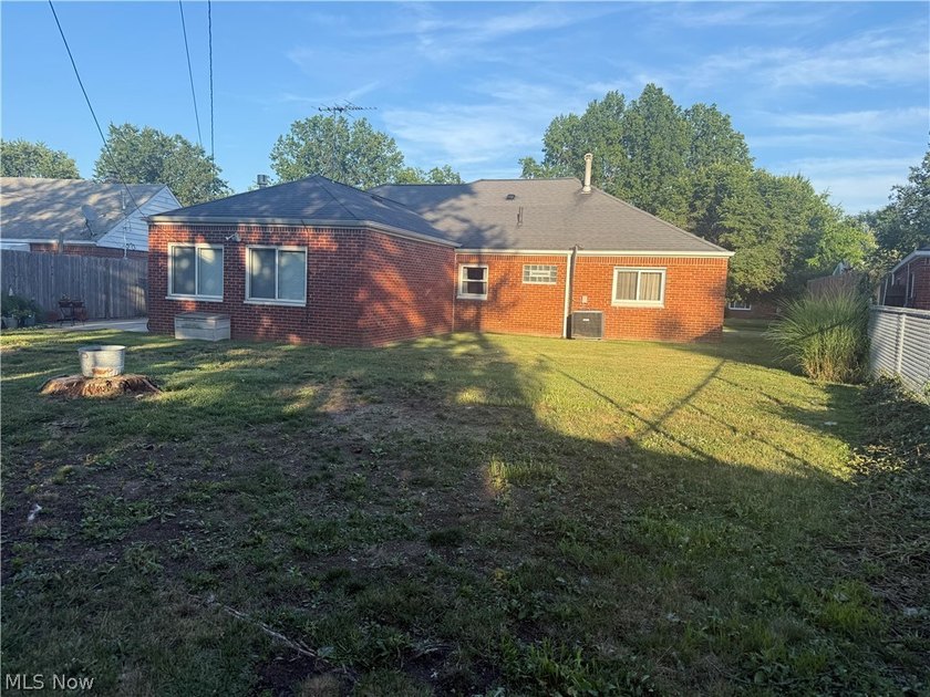Welcome to this beautiful move-in-ready 3 bedroom 2 bath 1761 sq - photo 42