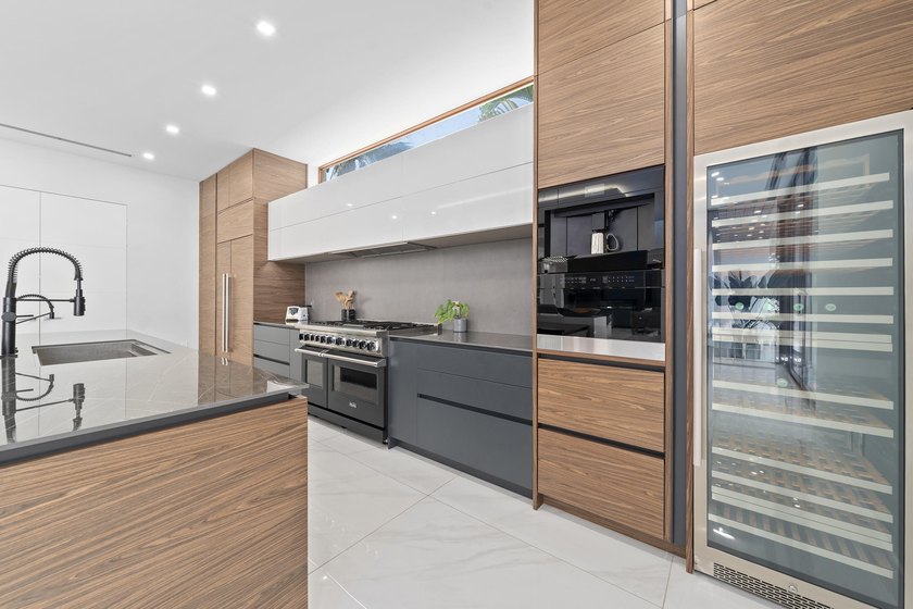 Experience unparalleled modern waterfront luxury in prestigious - photo 13