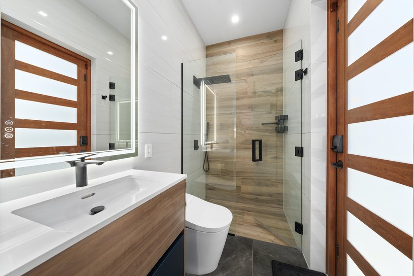 Experience unparalleled modern waterfront luxury in prestigious - photo 25