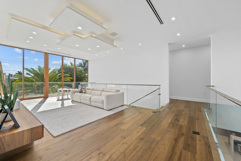Experience unparalleled modern waterfront luxury in prestigious - photo 32