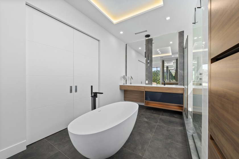 Experience unparalleled modern waterfront luxury in prestigious - photo 37