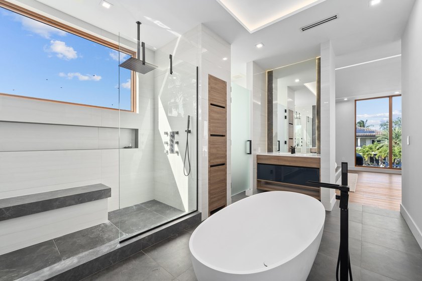 Experience unparalleled modern waterfront luxury in prestigious - photo 42