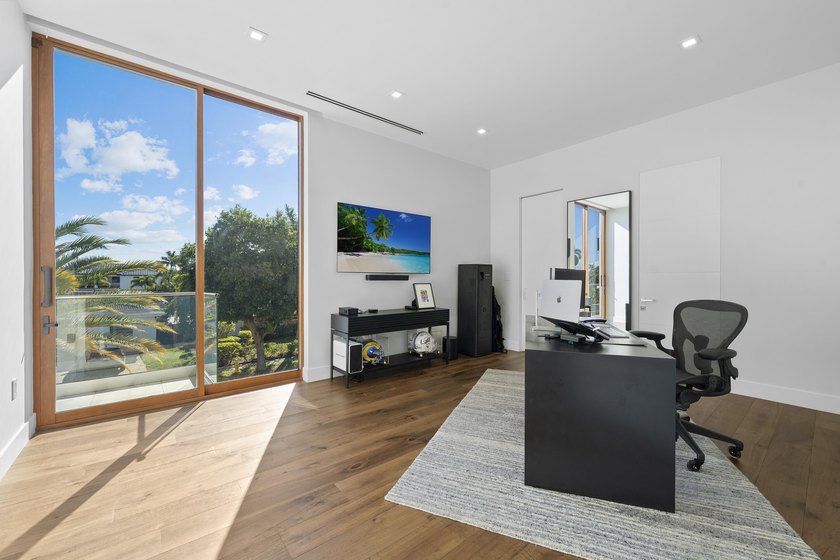 Experience unparalleled modern waterfront luxury in prestigious - photo 43