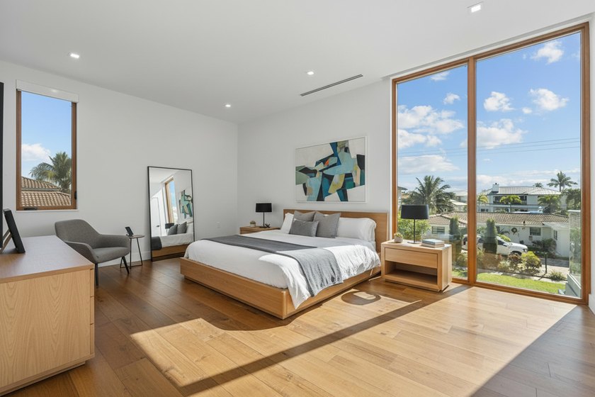 Experience unparalleled modern waterfront luxury in prestigious - photo 45