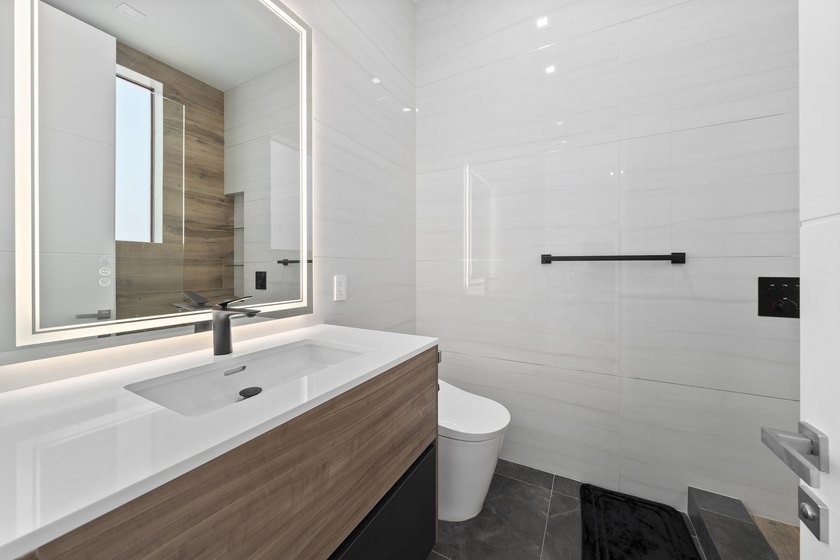 Experience unparalleled modern waterfront luxury in prestigious - photo 46