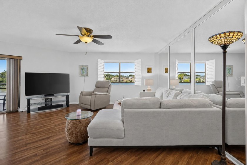 ACCEPTING BACK-UP OFFERS. Take Elevator t0 TOP FLOOR 2BR/2BA - photo 24