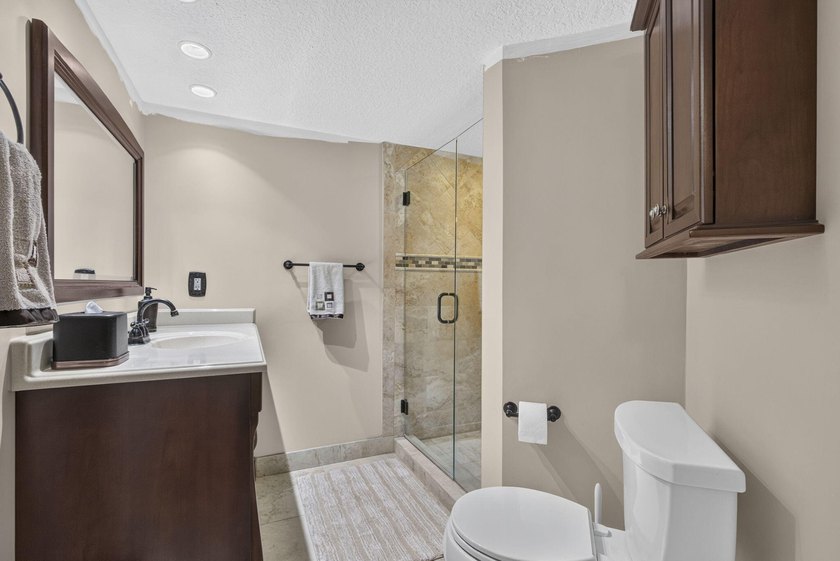 ACCEPTING BACK-UP OFFERS. Take Elevator t0 TOP FLOOR 2BR/2BA - photo 30