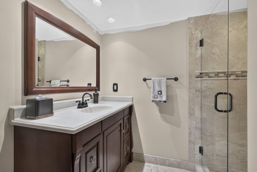 ACCEPTING BACK-UP OFFERS. Take Elevator t0 TOP FLOOR 2BR/2BA - photo 31