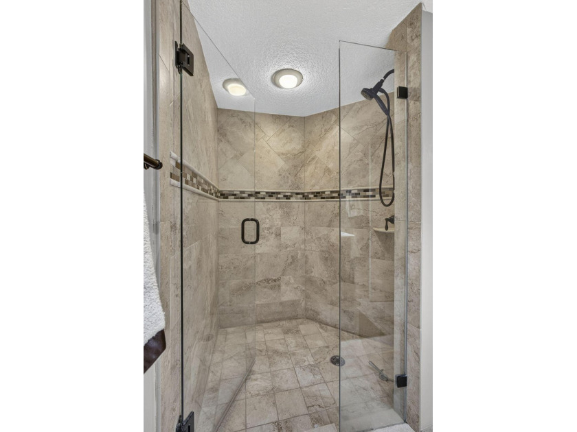 ACCEPTING BACK-UP OFFERS. Take Elevator t0 TOP FLOOR 2BR/2BA - photo 32
