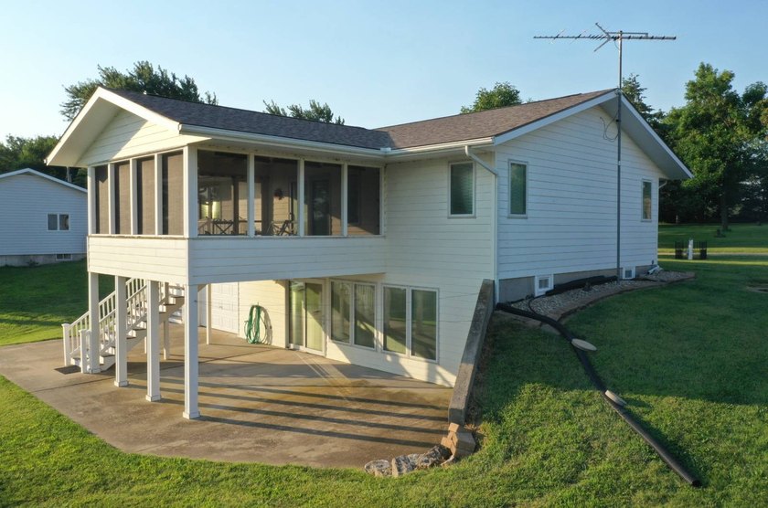 Located in the highly sought-after C-Cove area of Council Grove - photo 3