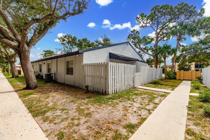 MOVE IN CONDITION! All appliances including full size - photo 2