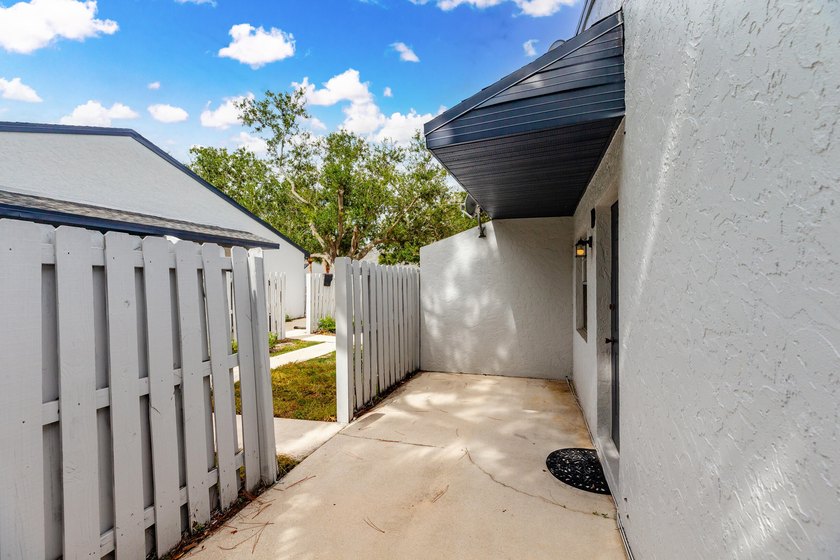 MOVE IN CONDITION! All appliances including full size - photo 7
