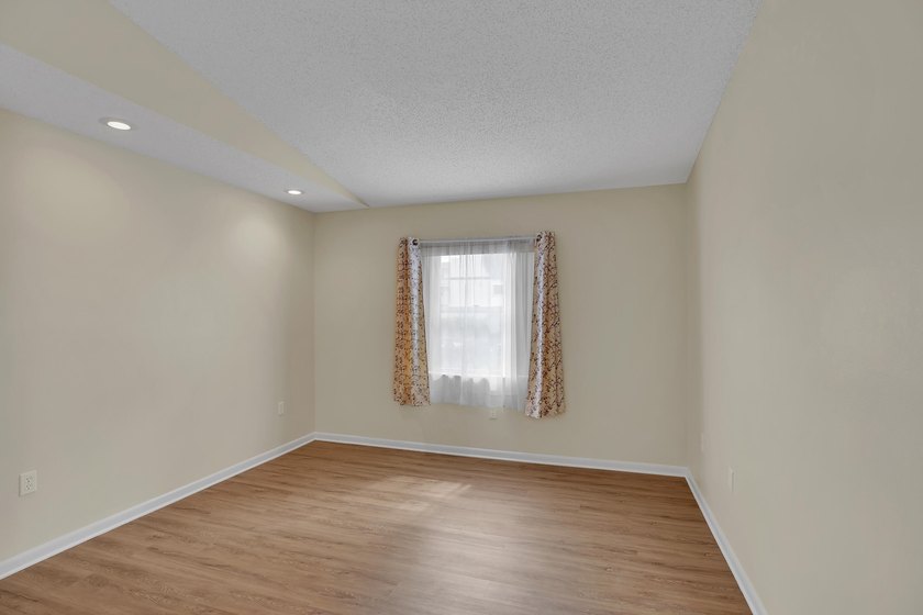 MOVE IN CONDITION! All appliances including full size - photo 10