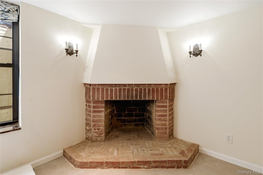 Welcome home to this beautiful Wolosoff Brothers Townhome on - photo 29