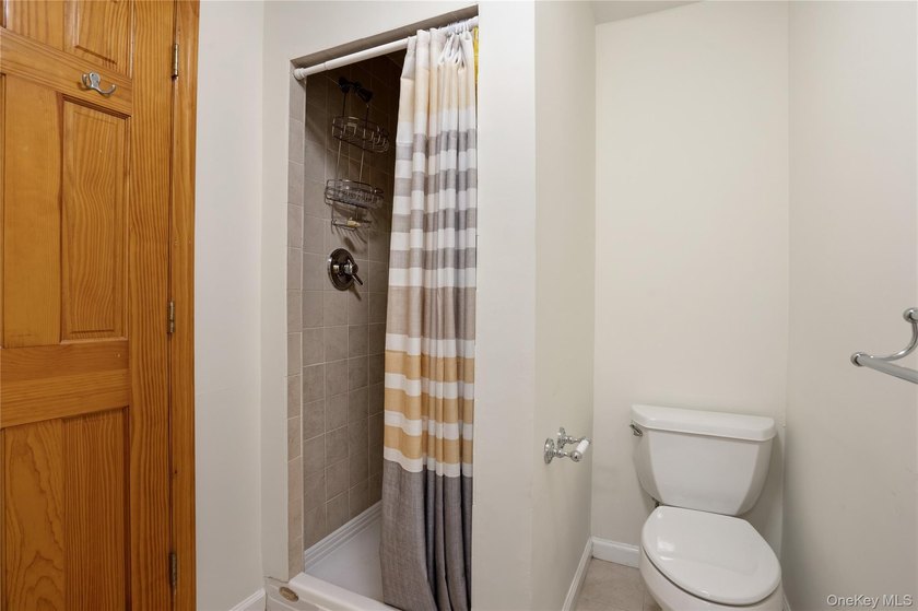 Welcome home to this beautiful Wolosoff Brothers Townhome on - photo 32