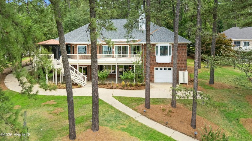 This gorgeous lakefront home is located at the end of a quiet - photo 11