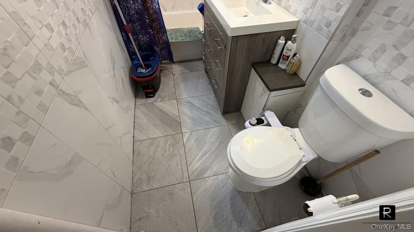 Welcome to this beautifully maintained 2-bedroom apartment in - photo 12