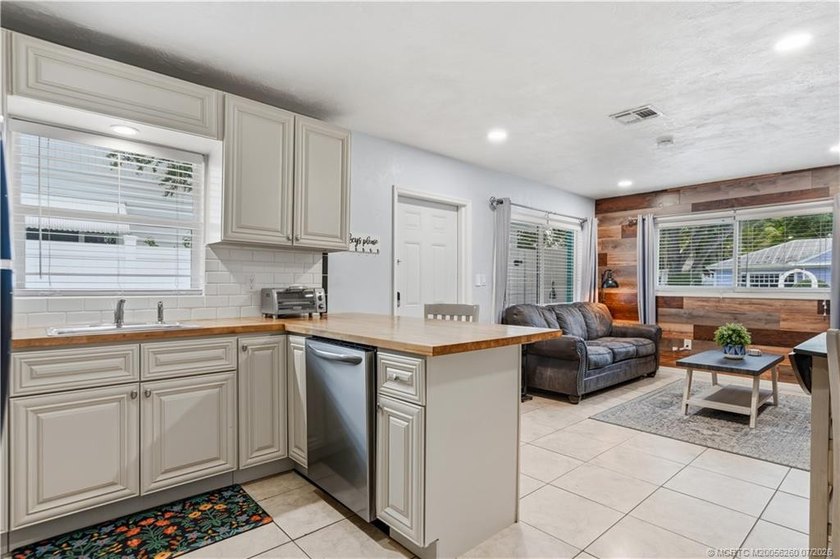 Beautifully updated triplex in one of Stuart's charming *Old - photo 16